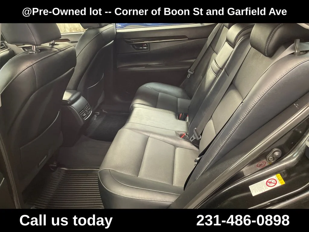Used 2018  Lexus 350 image 21