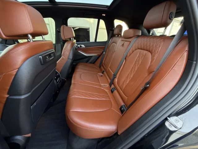 Used 2021 Black BMW xDrive40i image 30