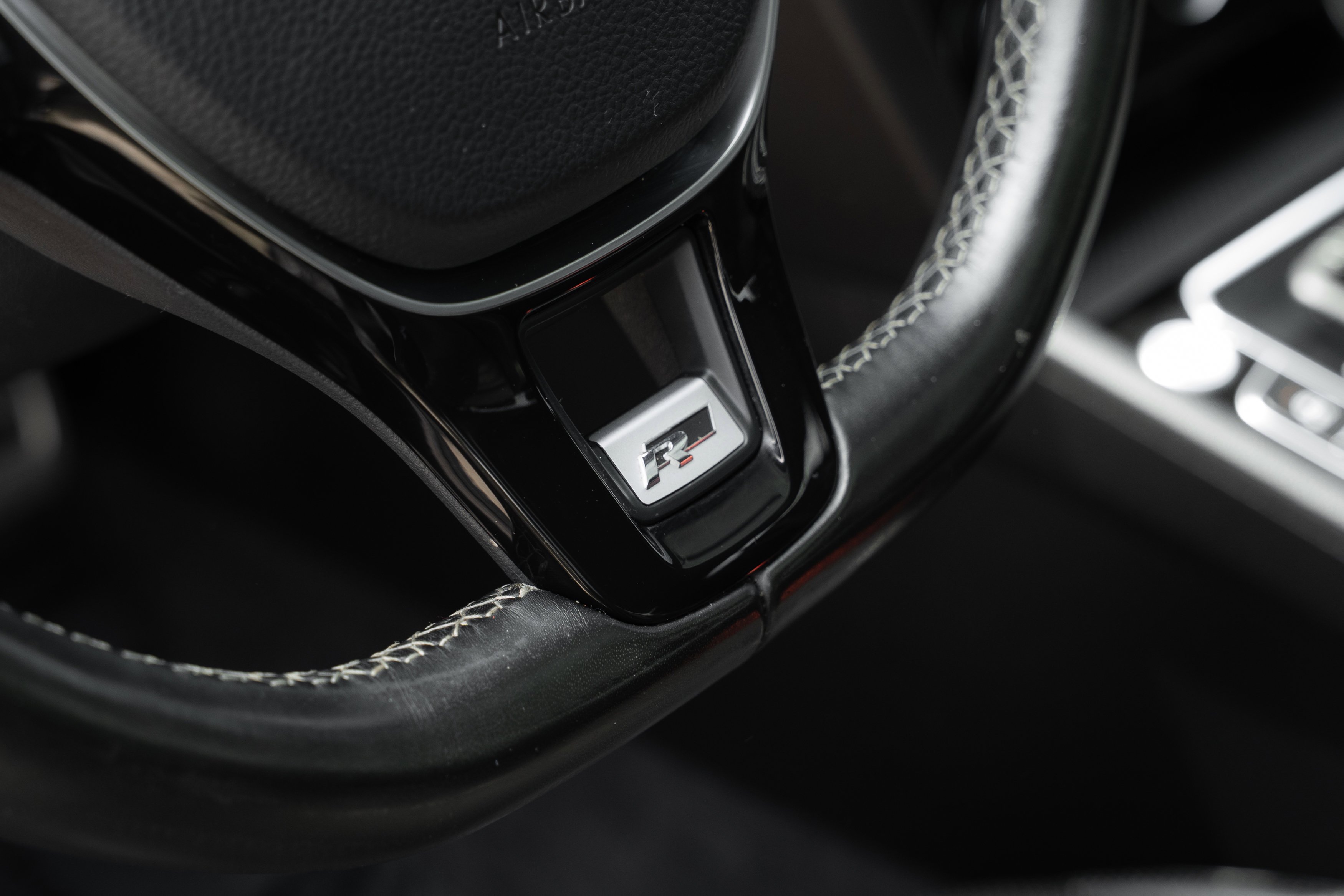 Used 2019 Pyrite Silver Metallic Volkswagen SEL Premium R-Line image 12
