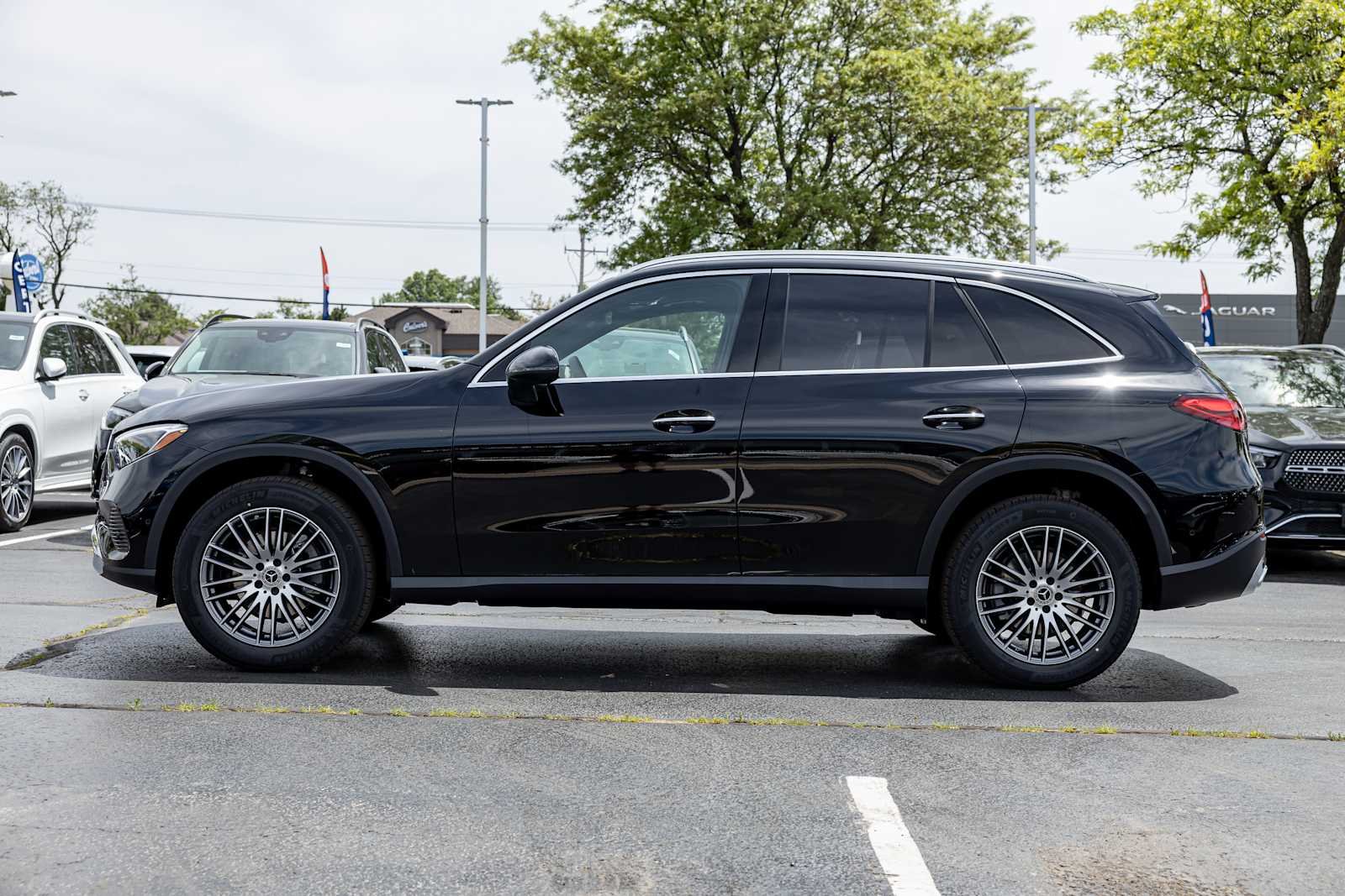 New 2026 BLACK Mercedes-Benz GLC 300 image 3