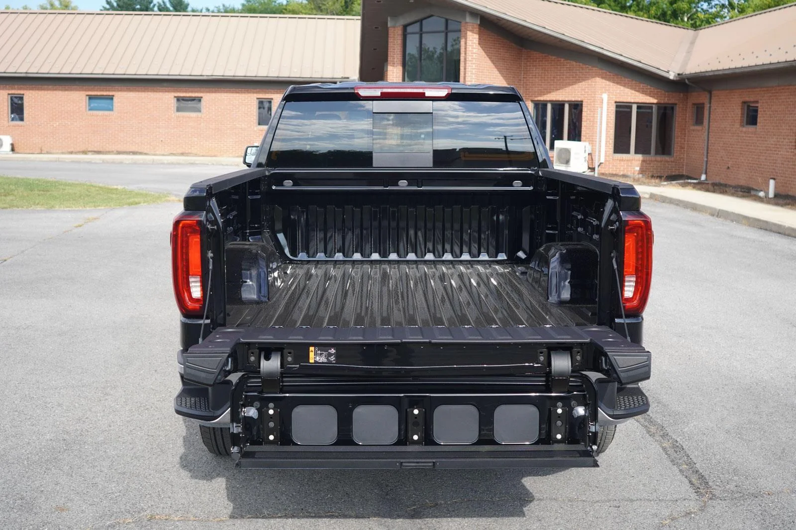 2026 GMC Sierra 1500 SLT - Photo 6