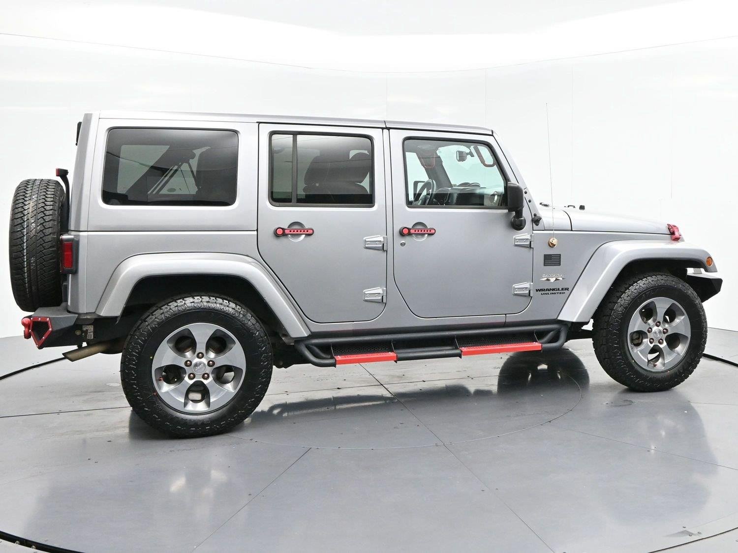 Used 2017 Billet Silver Metallic Clearcoat Jeep Sahara image 8
