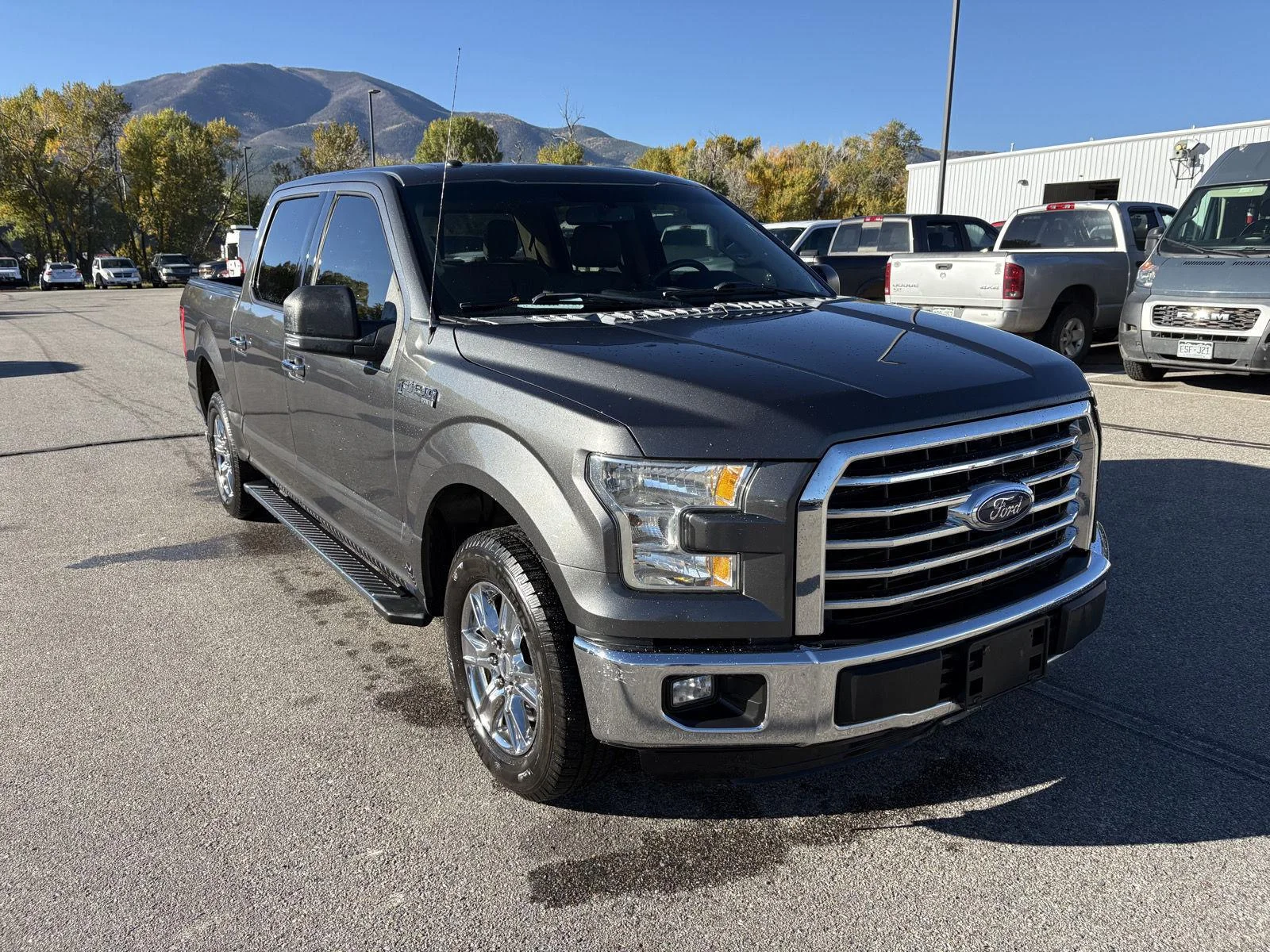 Used 2015 Magnetic Metallic Ford XLT image 4