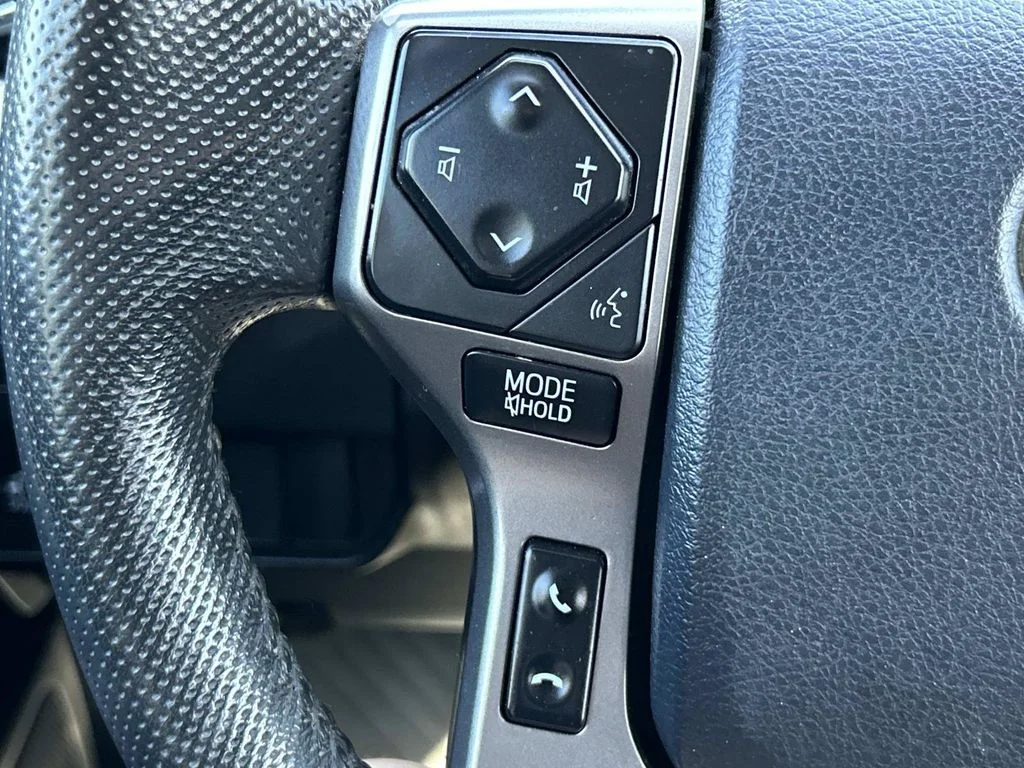 Used 2020 White Toyota SR5 image 27