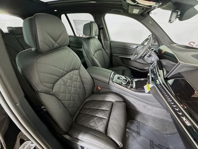 New 2026 Black Sapphire Metallic BMW xDrive40i image 30