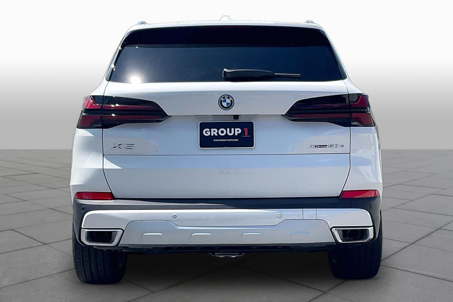 New 2026 Mineral White Metallic BMW xDrive50e image 4
