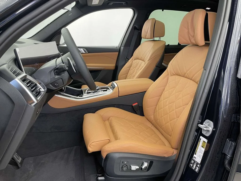 New 2026 Black BMW M60i image 13