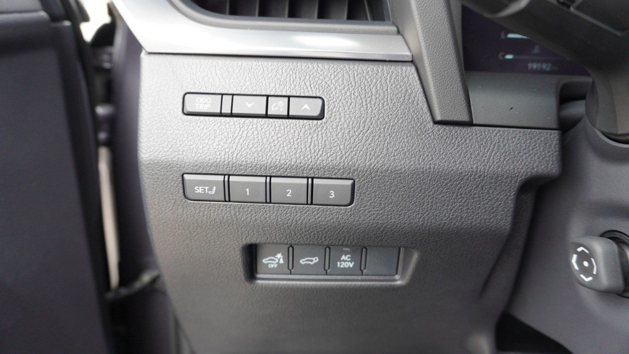Used 2024 Gray Lexus GX 550 Luxury image 22