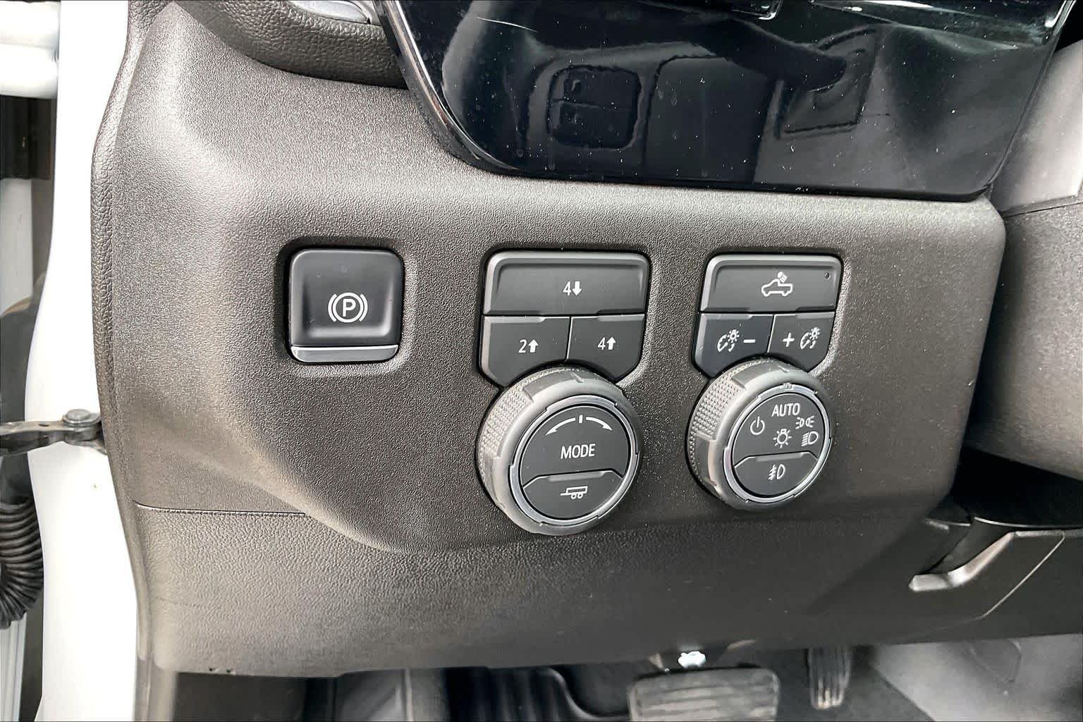 Used 2025 Summit White Chevrolet LT image 13