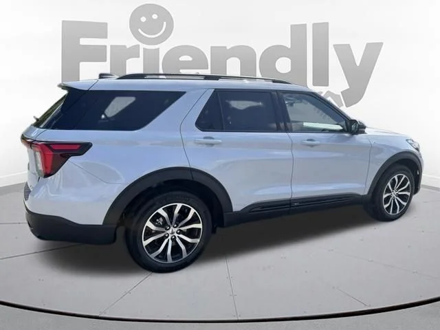 New 2026 Space White Metallic Ford ST-Line image 8