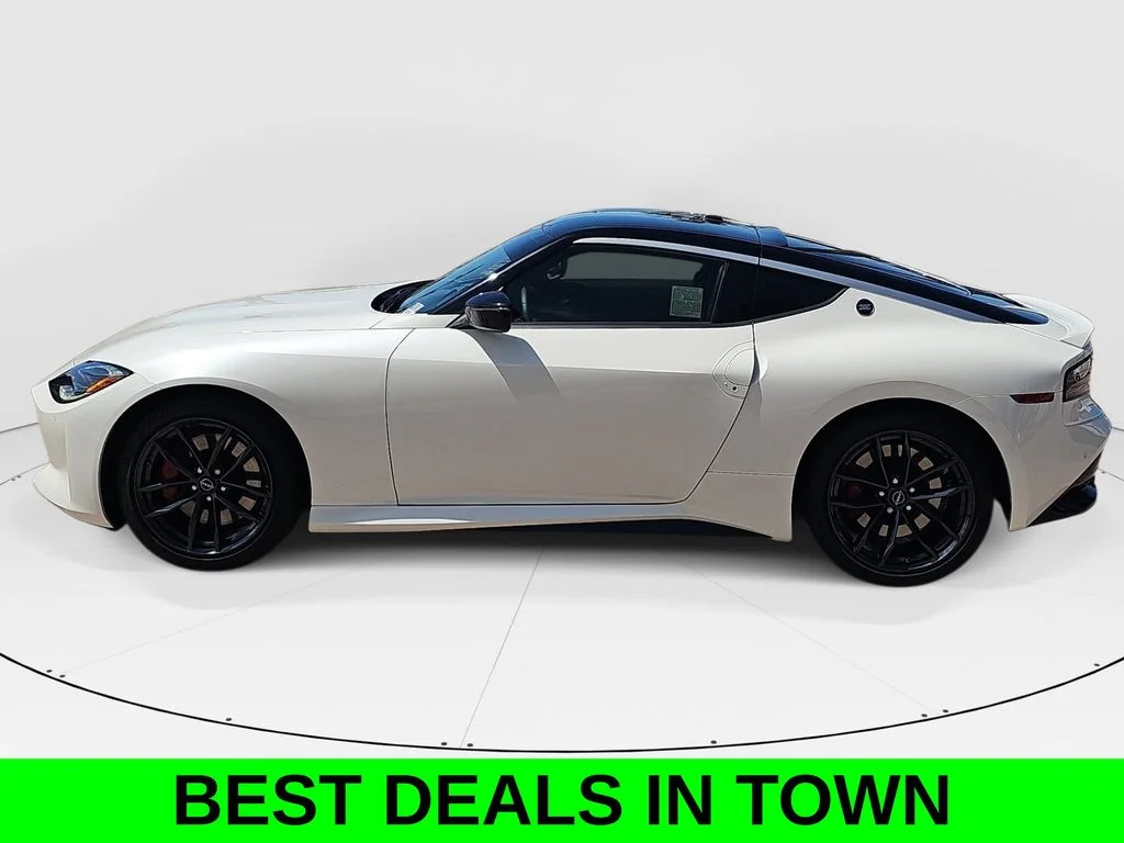 Used 2025 White Nissan Performance image 6