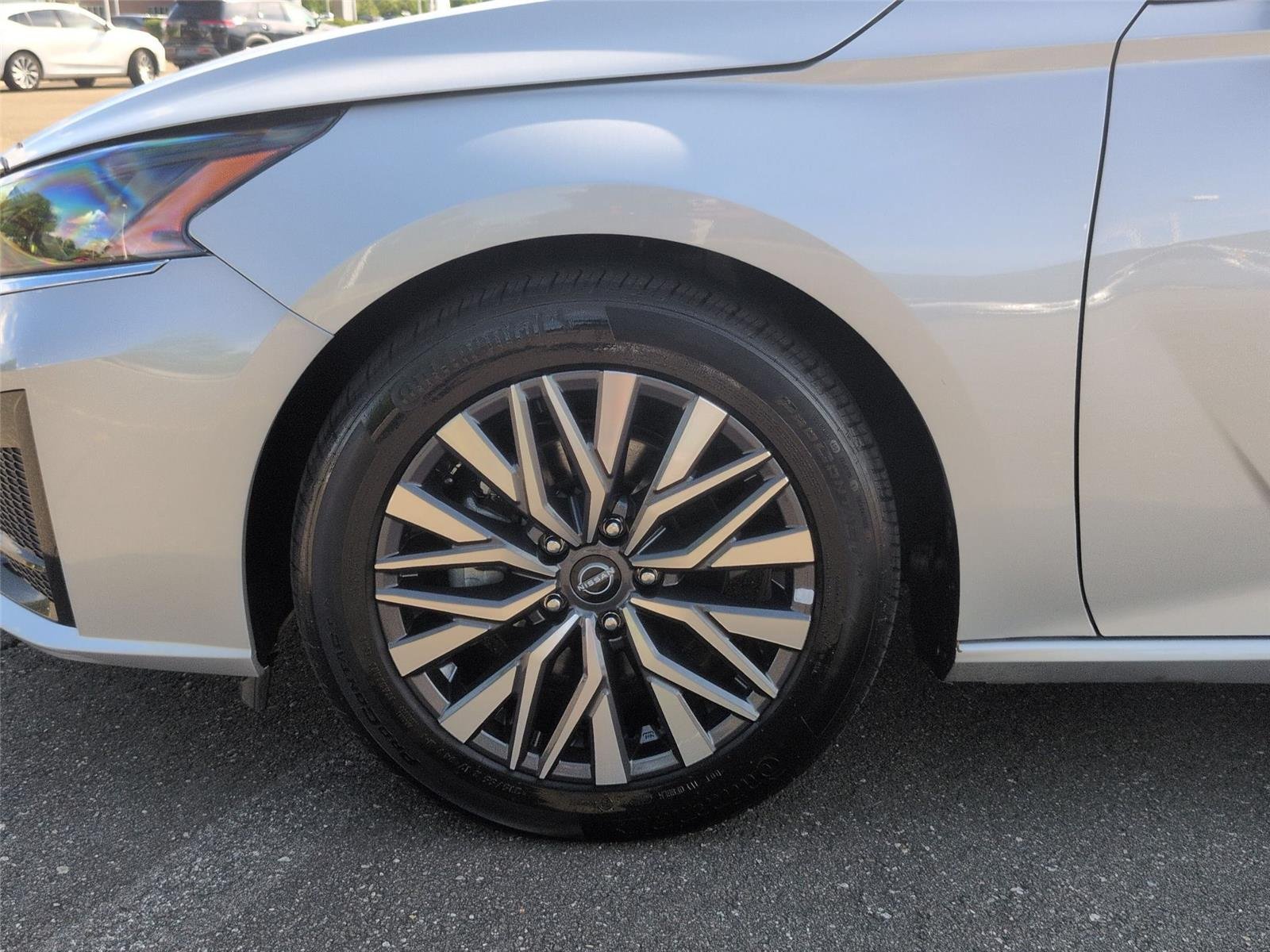 Used 2025  NISSAN SV image 10