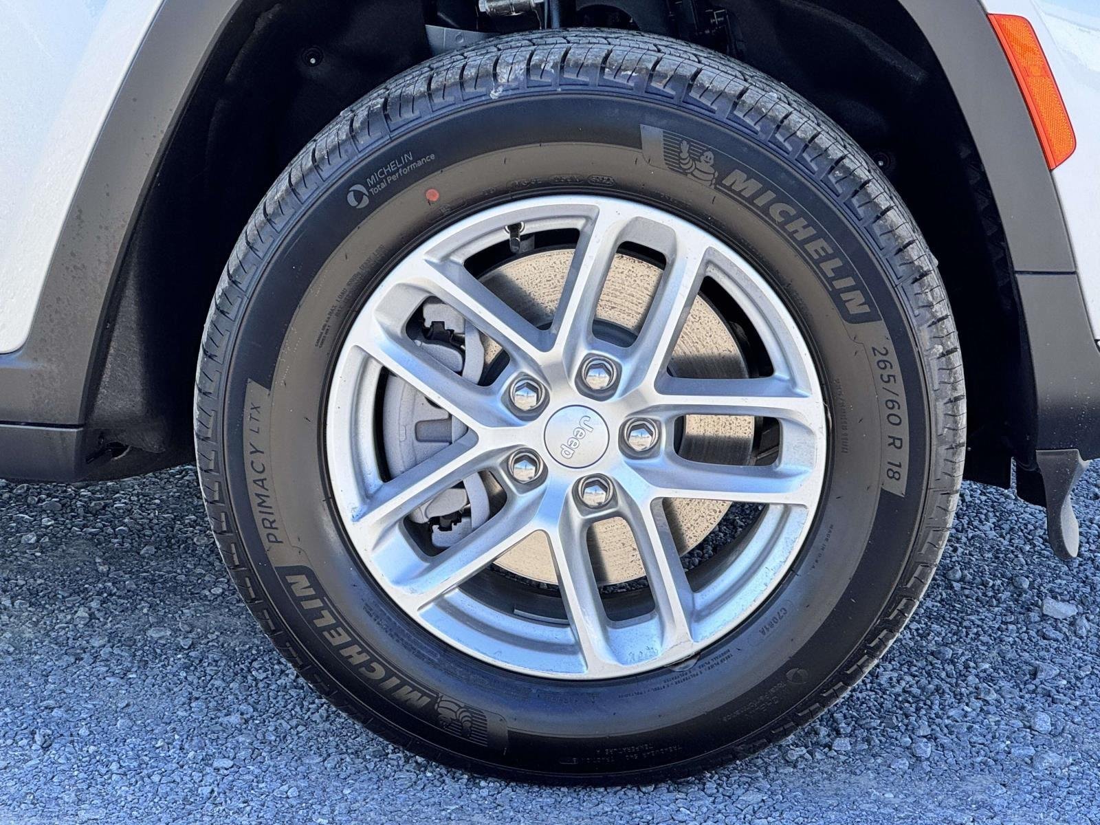 New 2025 Silver Zynith Exterior Paint Jeep Laredo X image 25