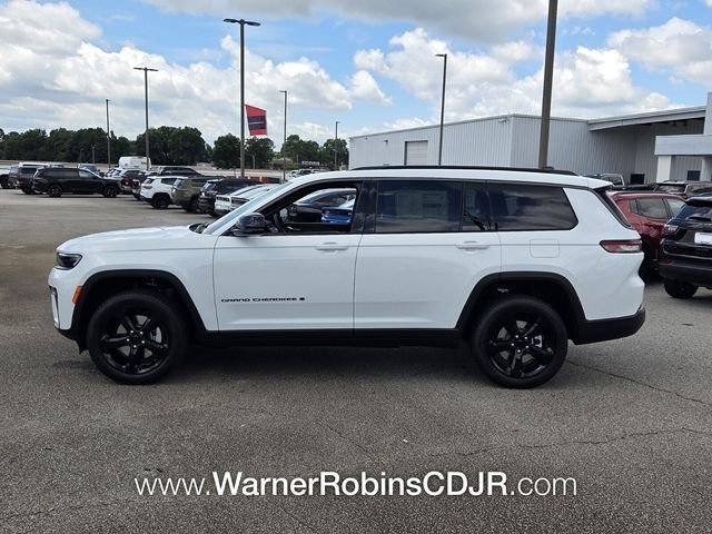 New 2026 Bright White Clear-Coat Exterior Paint Jeep Limited image 4