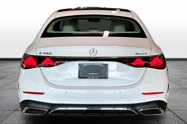 New 2026 MANUFAKTUR Moonlight White Metallic Mercedes-Benz E 450 image 32