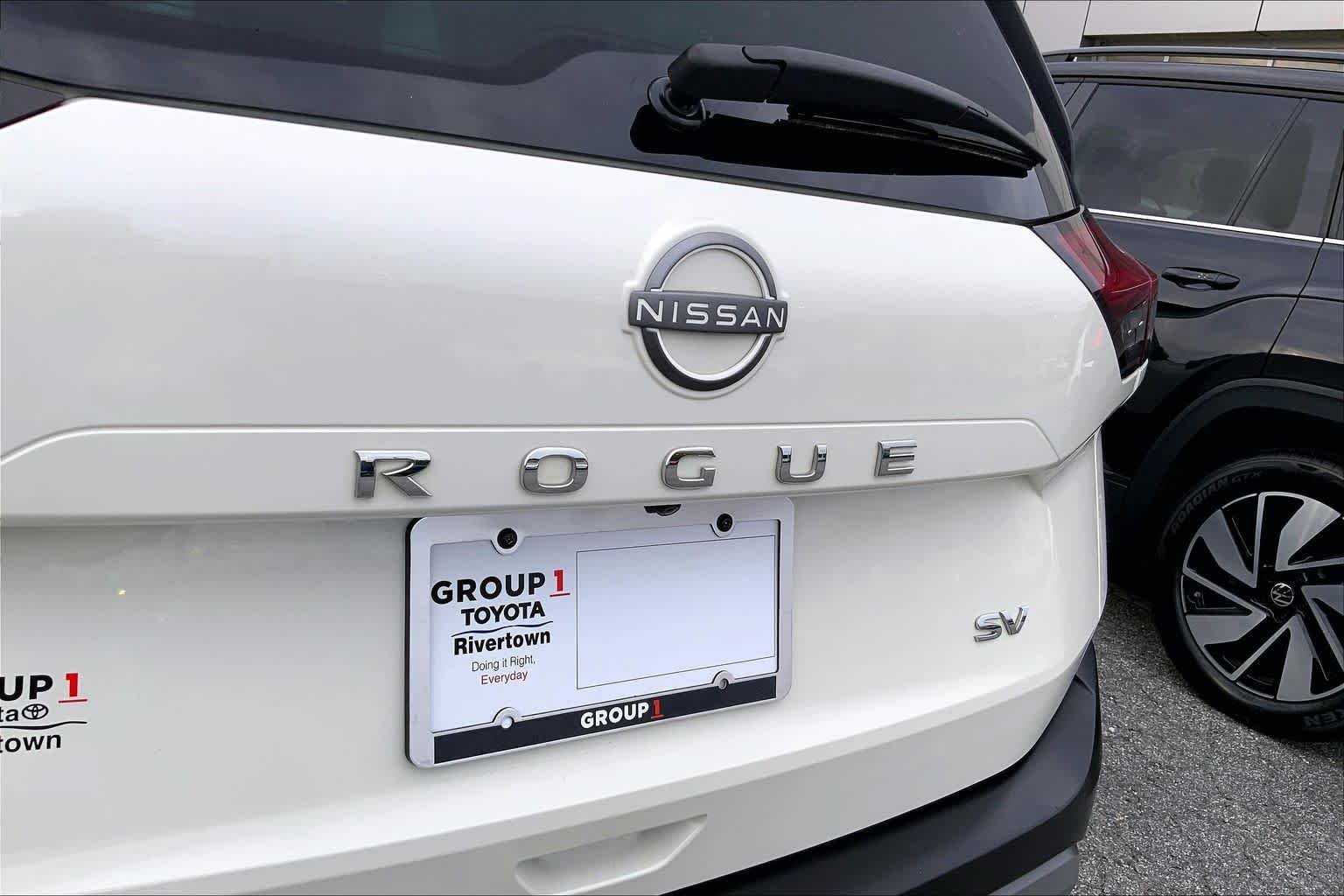 Used 2023 Pearl White Tricoat Nissan SV image 28