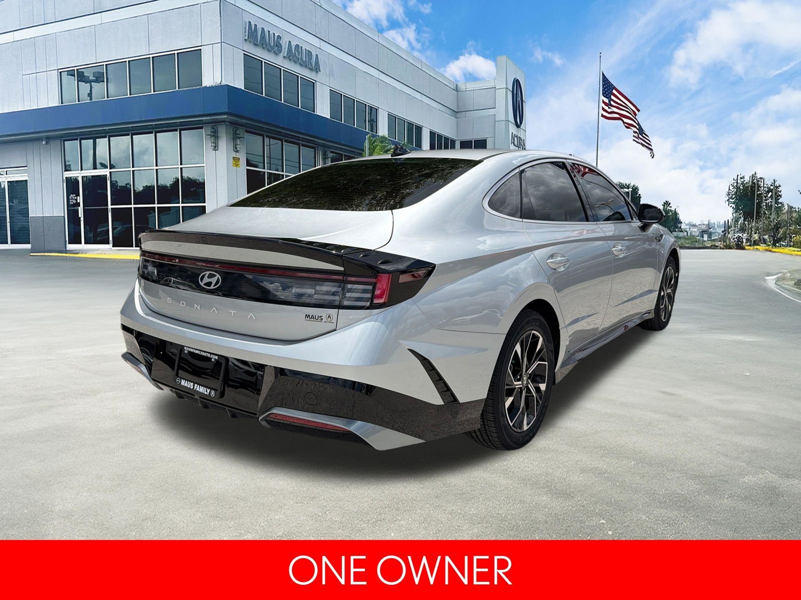 Used 2024 Silver Hyundai SEL image 4