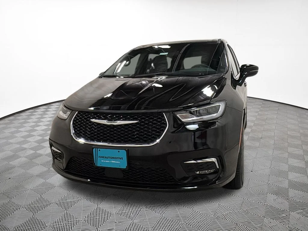 2026 Chrysler Pacifica Select AWD's photo