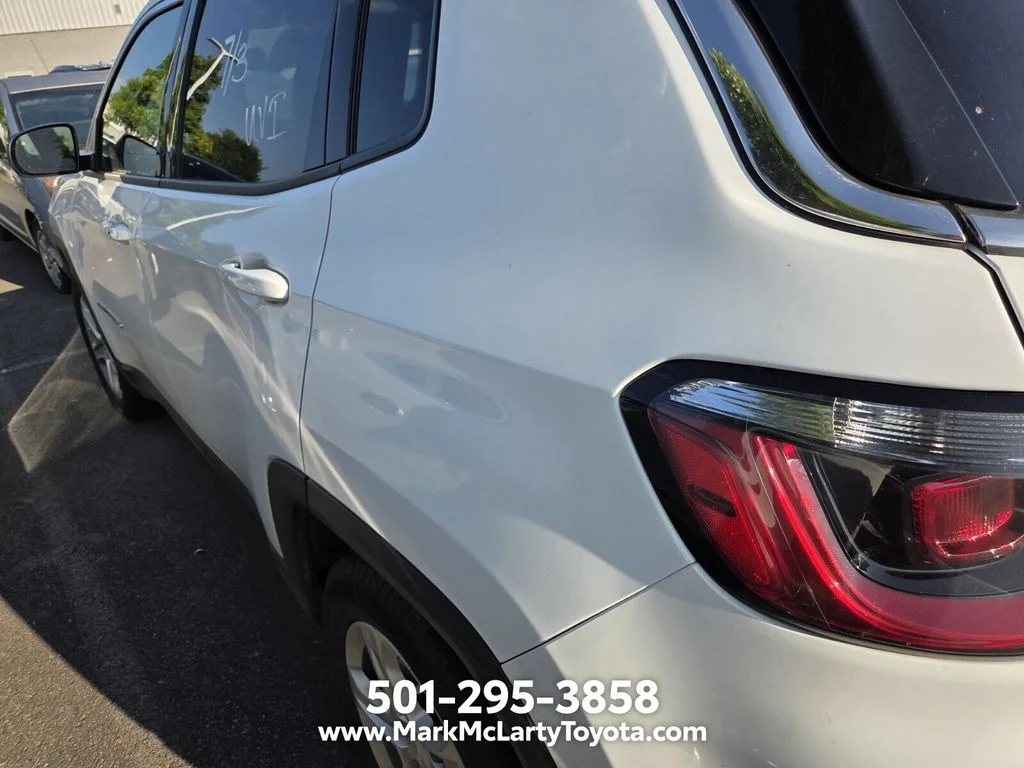 Used 2024 White Jeep Latitude image 6