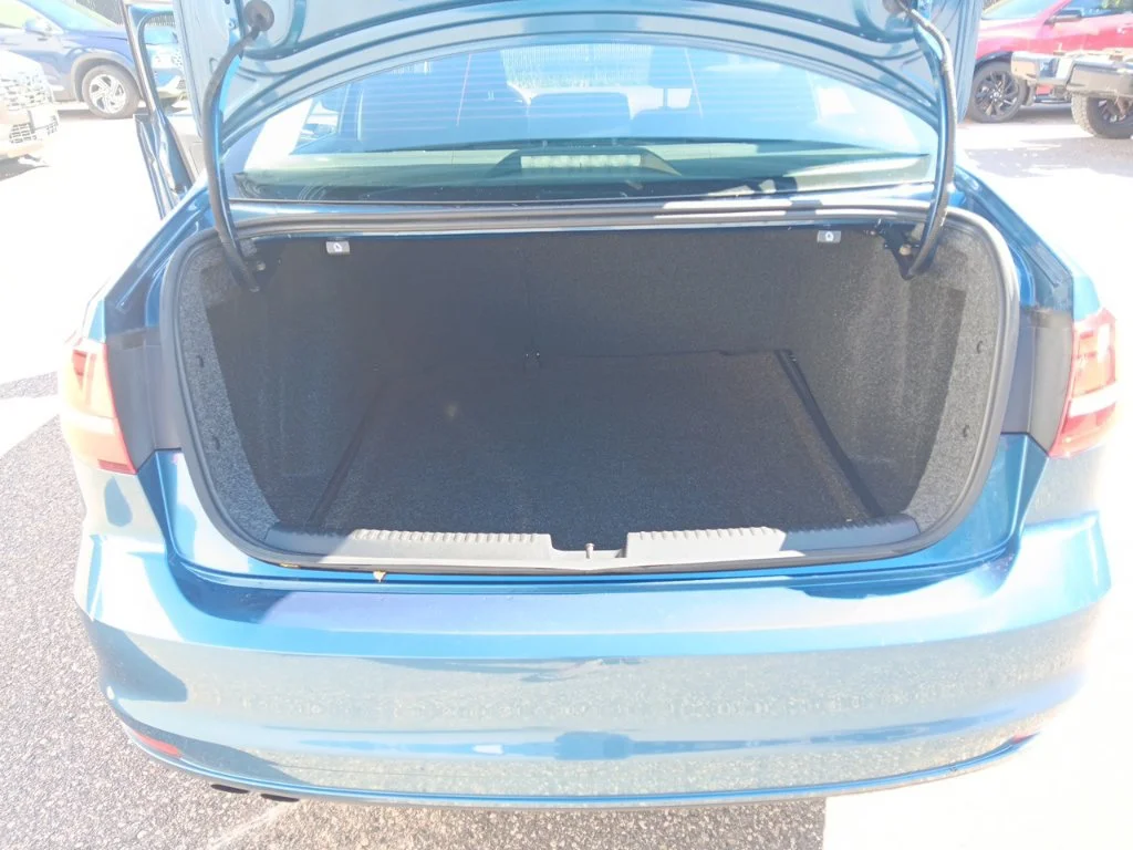 Used 2017 Silk Blue Metallic Volkswagen 1.4T S image 31