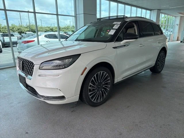 Used 2020 White Lincoln Reserve image 12