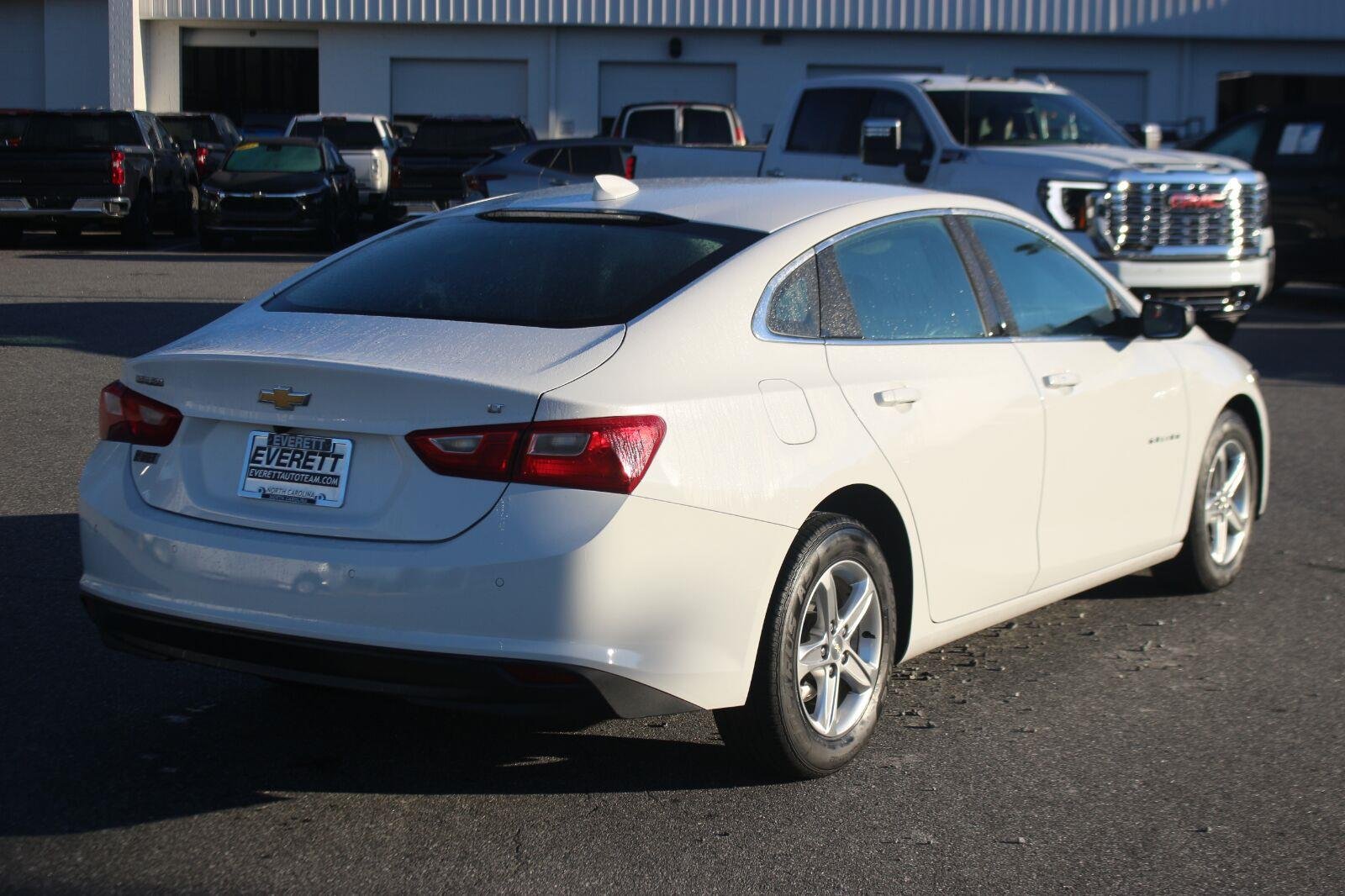 Used 2024 Summit White Chevrolet 1LT image 7
