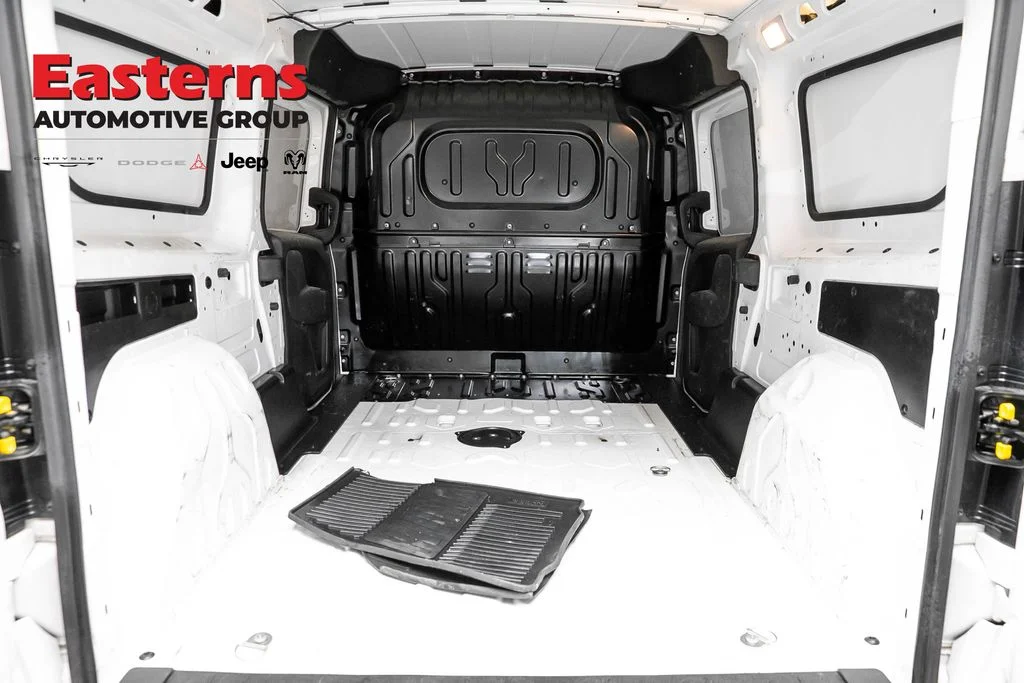Used 2022 White Ram Base image 10