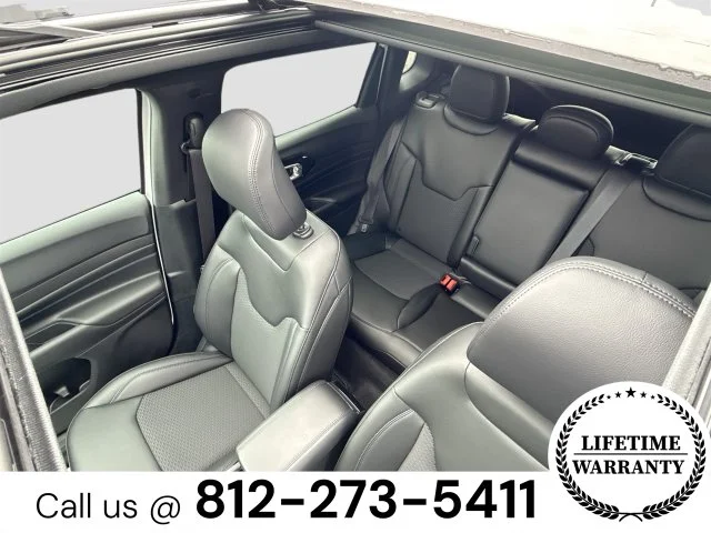 New 2026 White Jeep Latitude image 22
