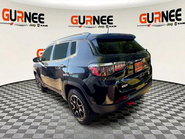 New 2026 Diamond Black Crystal Pearl-Coat Exterior Paint Jeep Trailhawk image 4