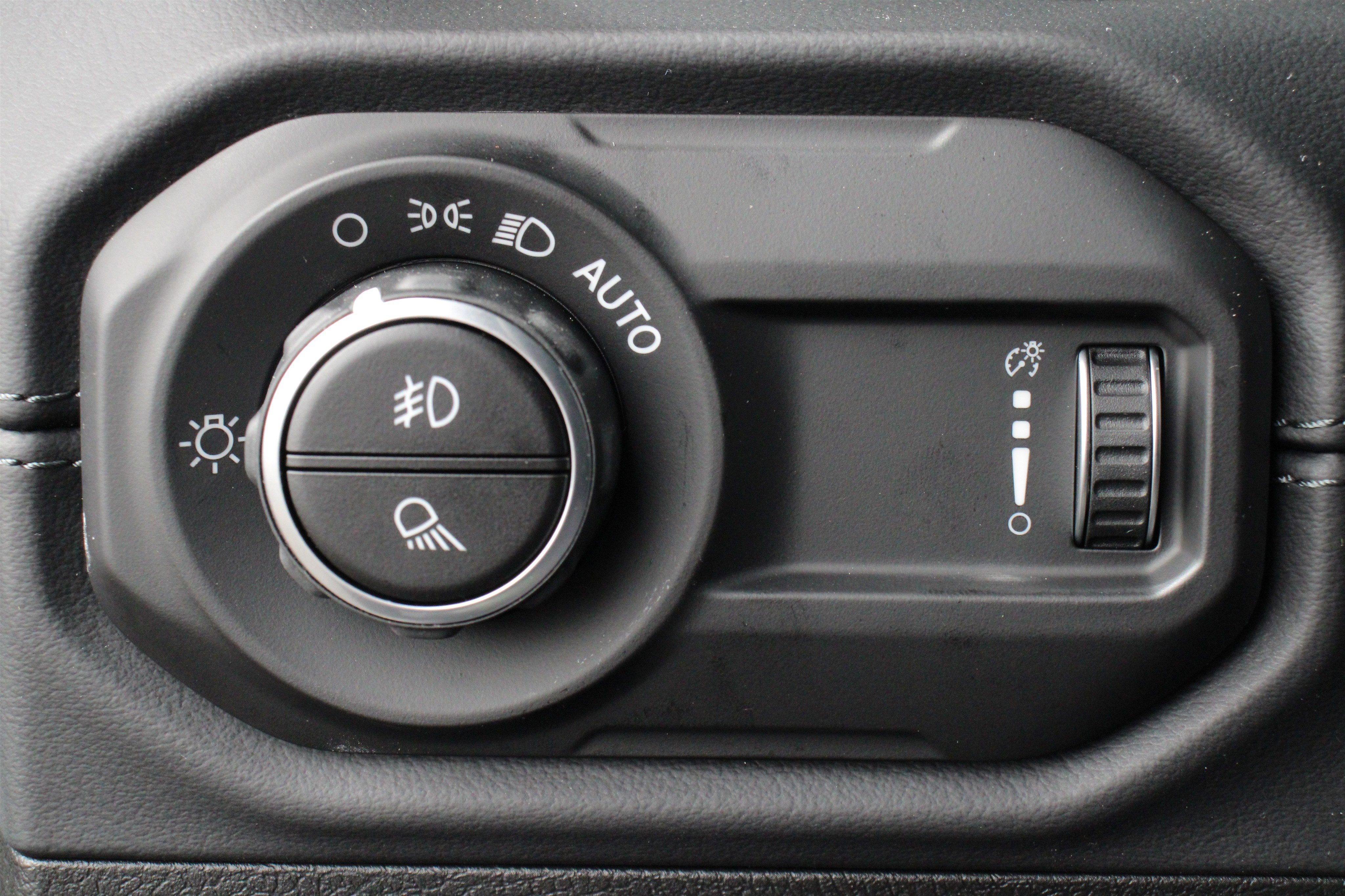 New 2026 Black Clear-Coat Exterior Paint Jeep Mojave X image 11