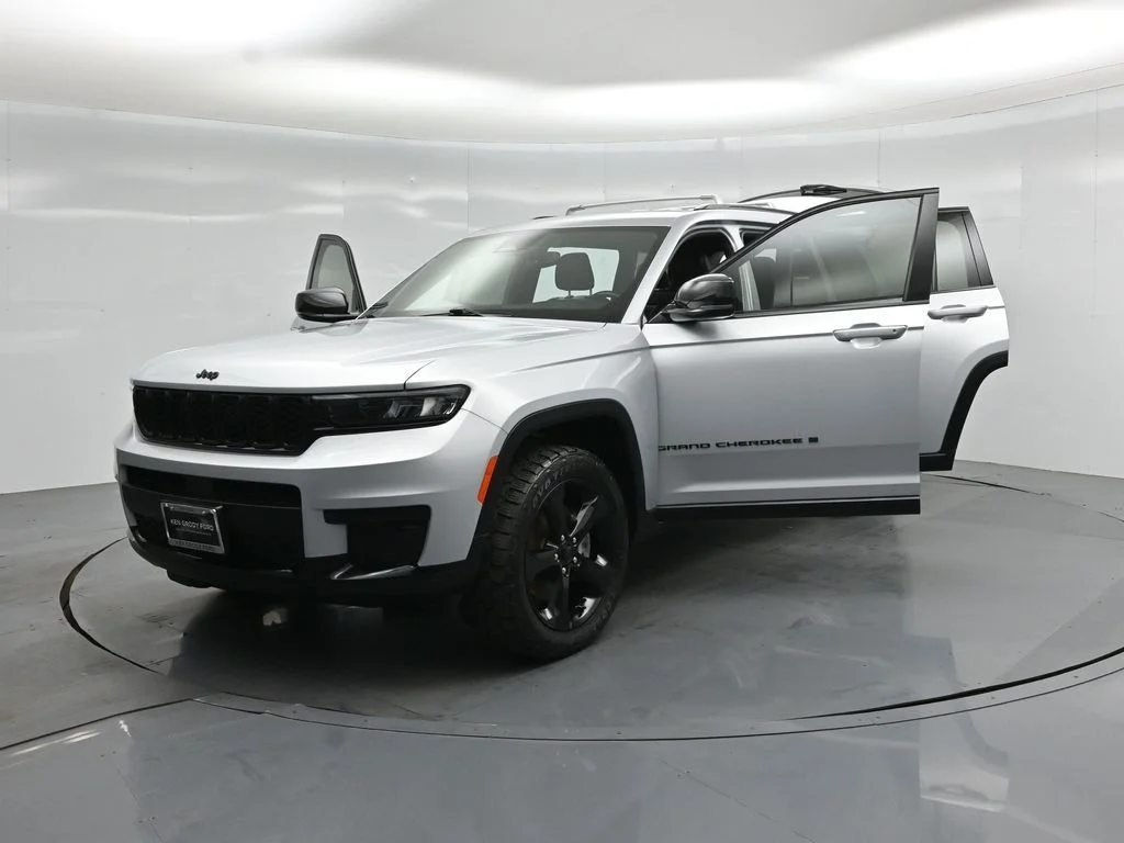 Certified Used 2021 Silver Jeep Altitude image 27