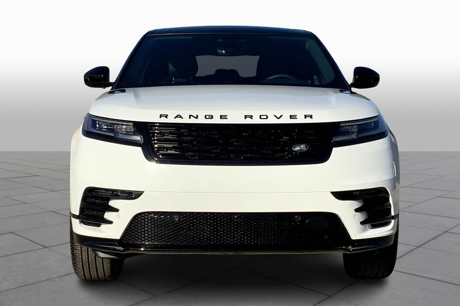 Used 2025 Fuji White Land Rover Dynamic SE image 3