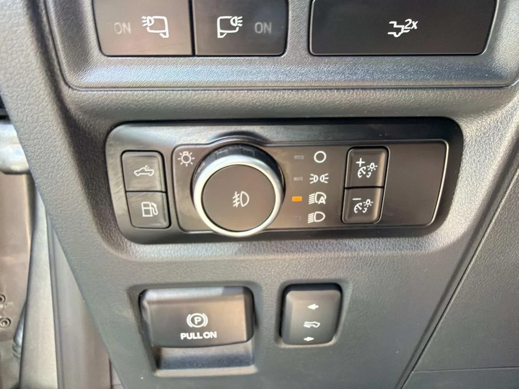 Used 2023 Gray Ford XLT image 31