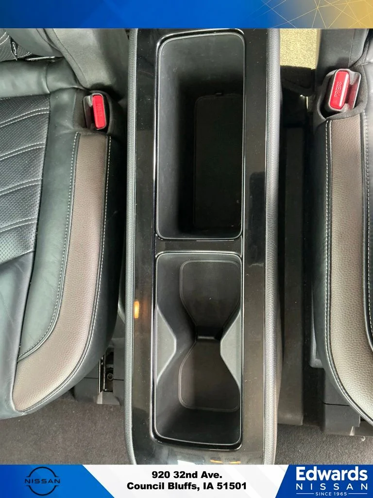 Used 2022 Black Nissan Platinum image 18