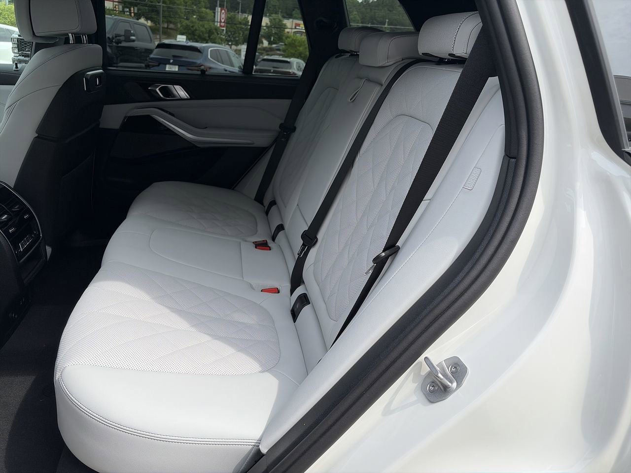 New 2026 Alpine White BMW xDrive40i image 32