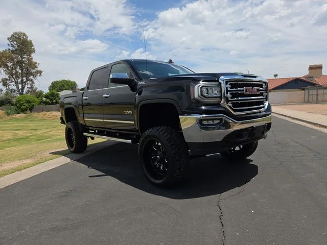 2018 GMC Sierra 4WD Crew Cab Short Box SLT's photo