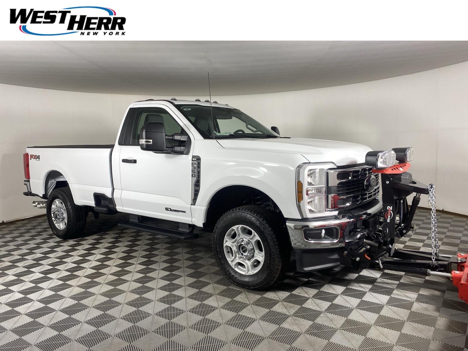 Used 2025 Oxford White Ford XLT image 1