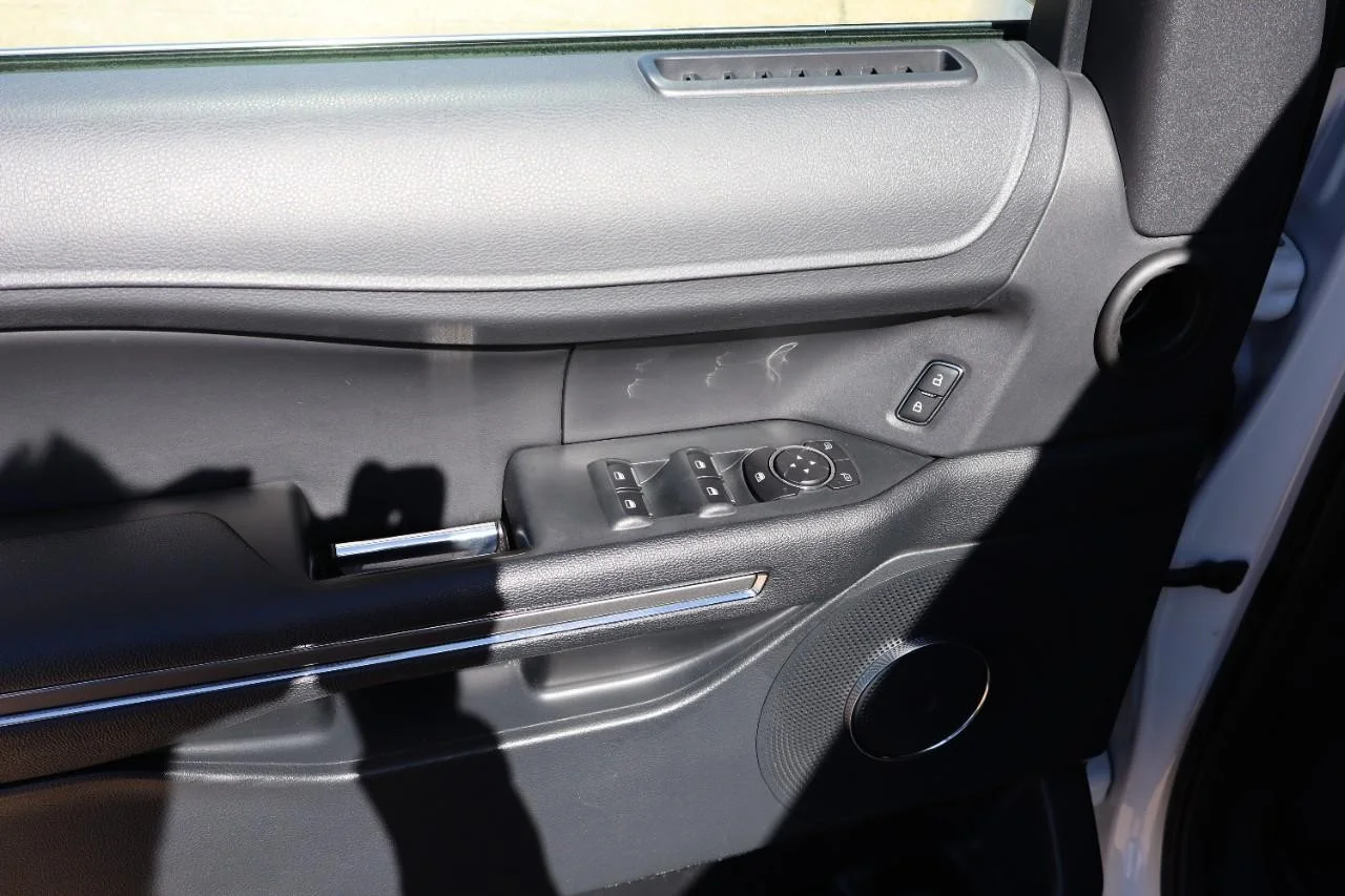 Used 2022 Star White Metallic Tri-Coat Ford XLT image 11