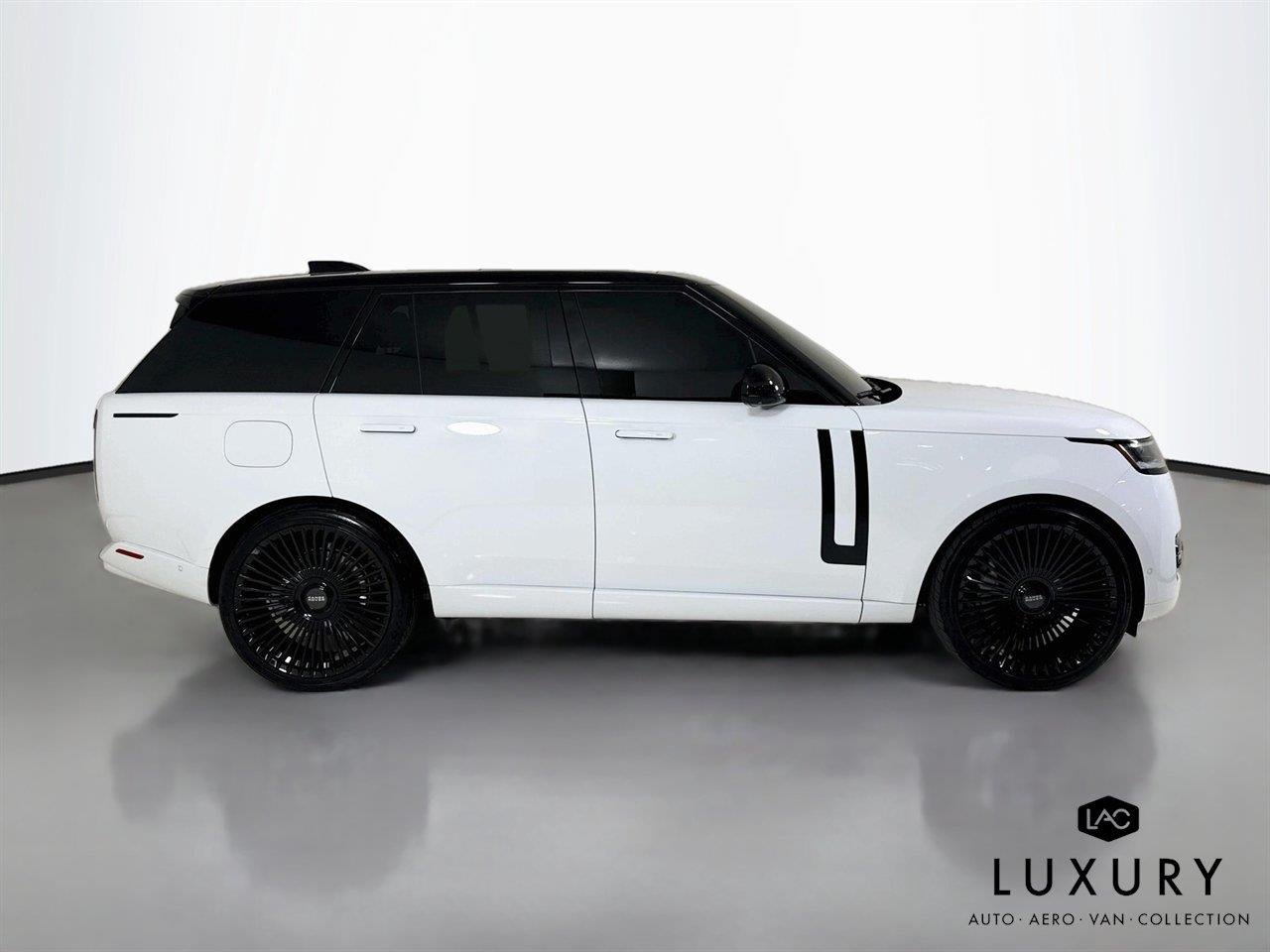 Used 2025 Fuji White Land Rover SE | 24