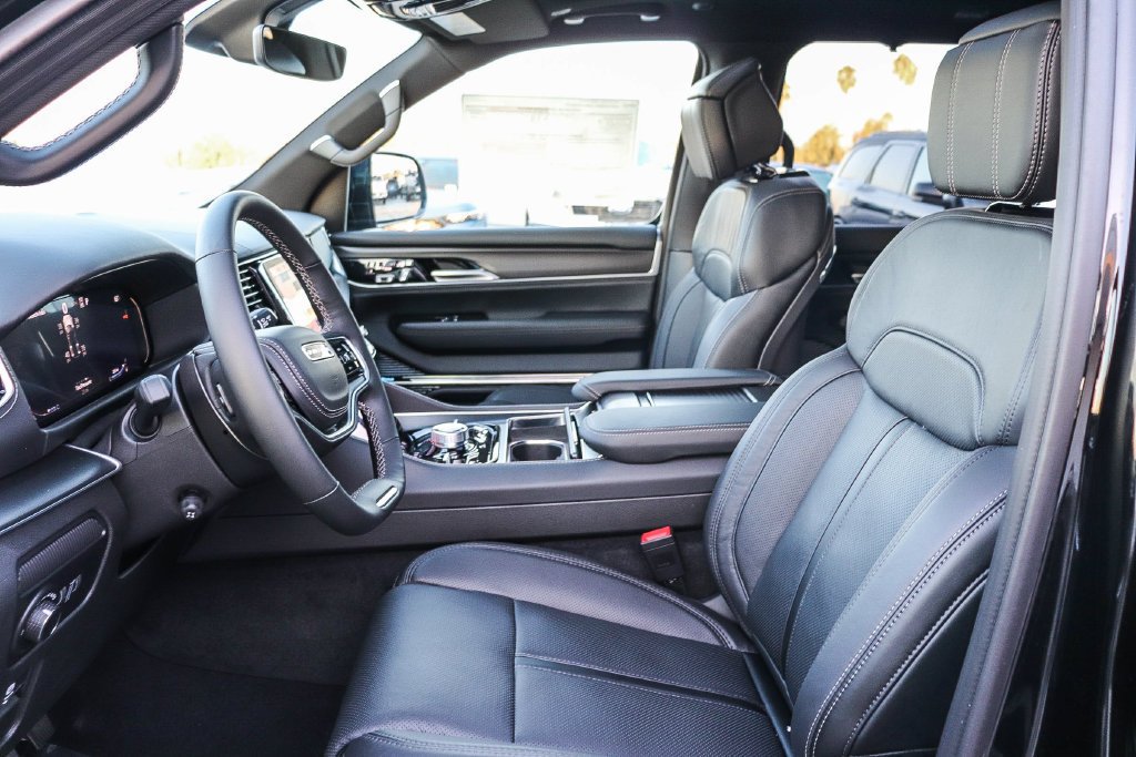 New 2026 Black Jeep Summit Obsidian image 21