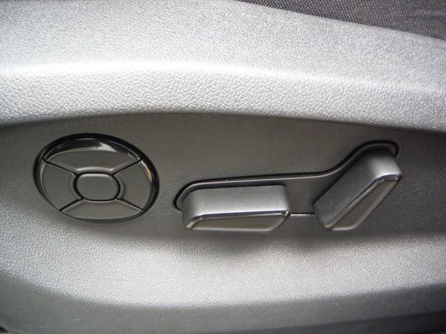 Used 2026 White Volkswagen SE image 14