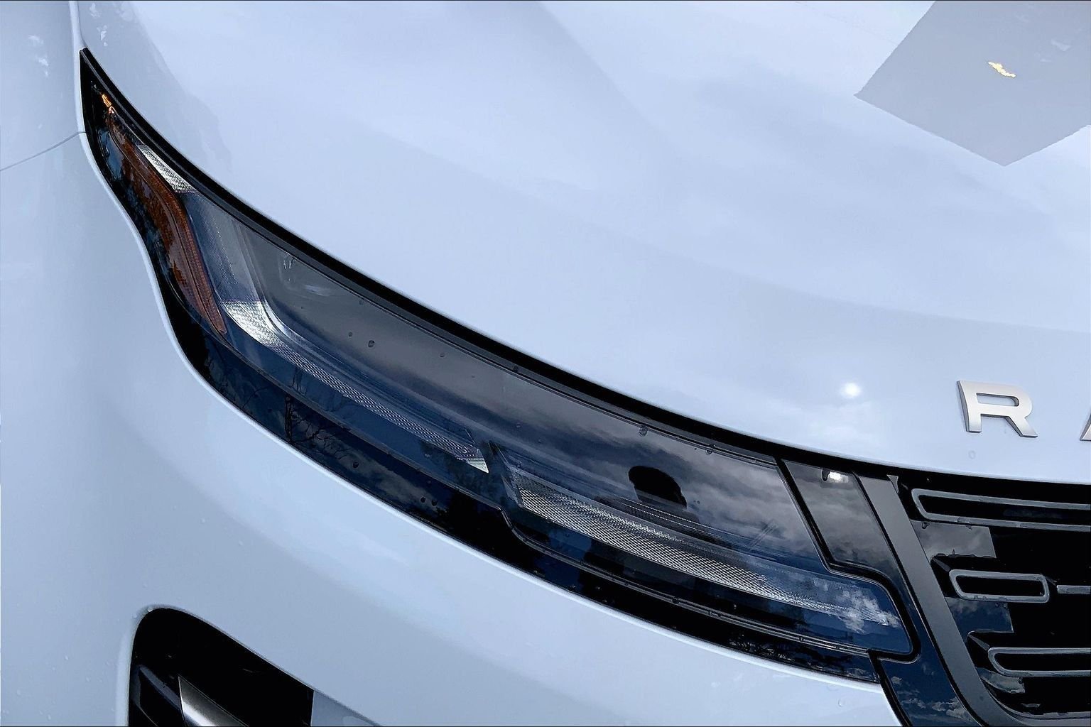New 2026 Fuji White Land Rover Hoxton Edition image 13