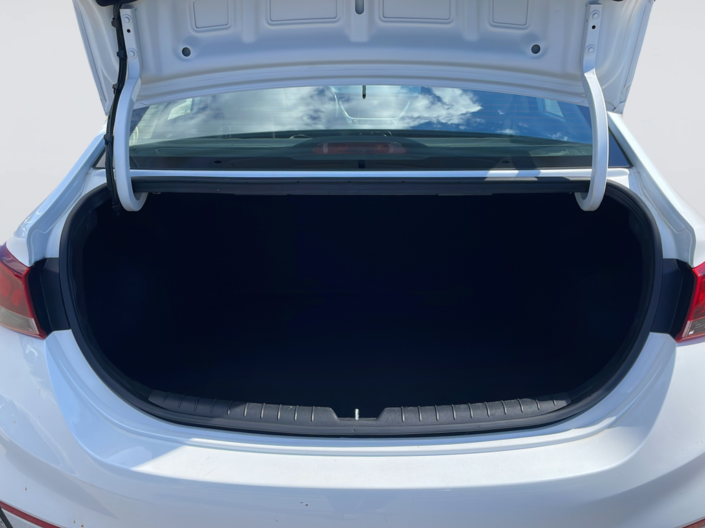 Used 2022 White Hyundai SEL image 34
