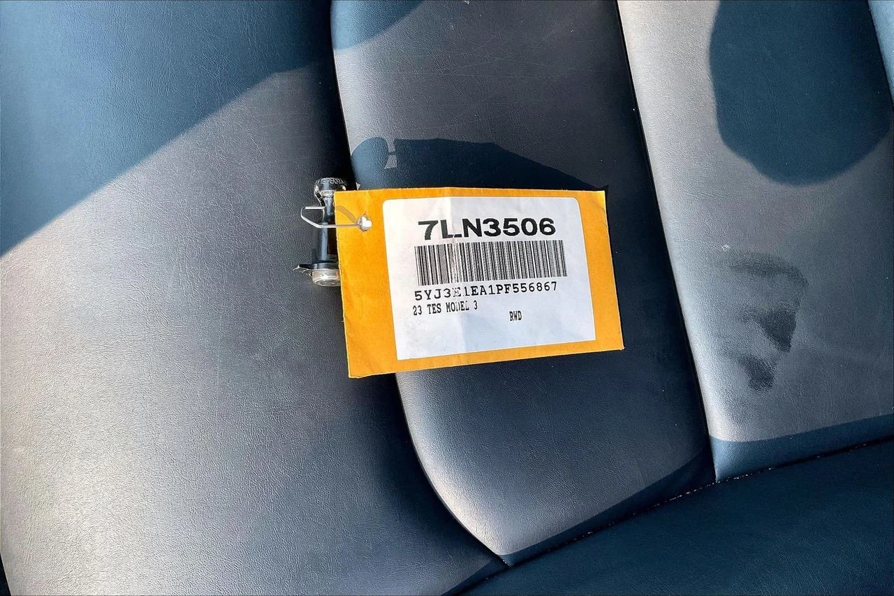 Used 2023  Tesla Base image 34