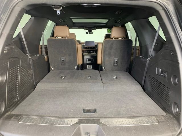 Used 2022 White Chevrolet High Country image 24