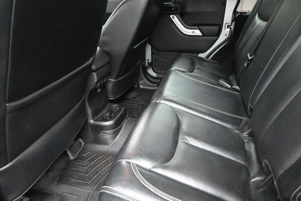 Used 2014 Gray Jeep Unlimited Sahara image 12