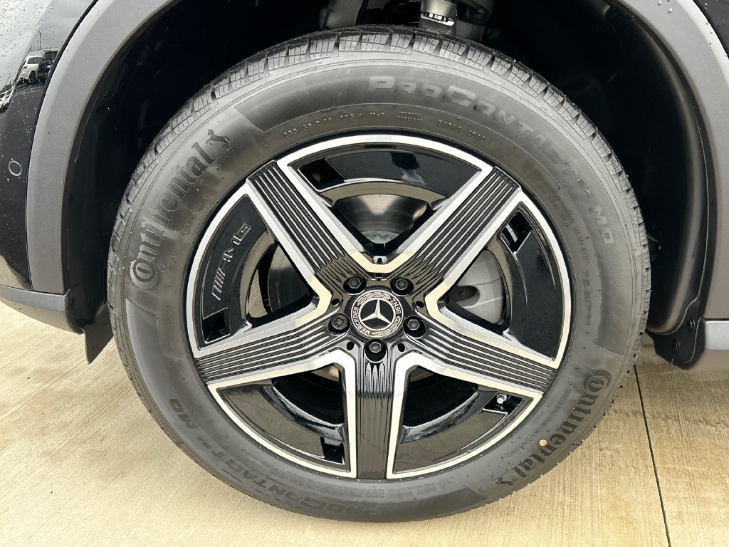 New 2027 Black Mercedes-Benz GLC 300 image 34