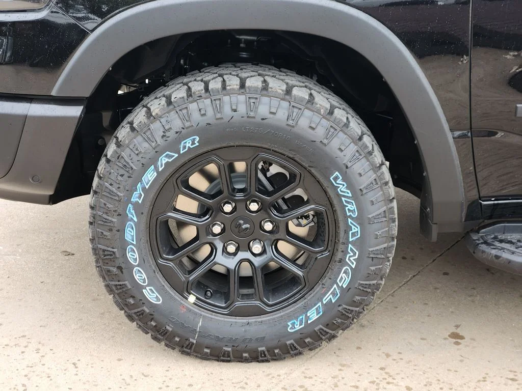 New 2026 Diamond Black Crystal Pearl-Coat Exterior Paint RAM Rebel image 7