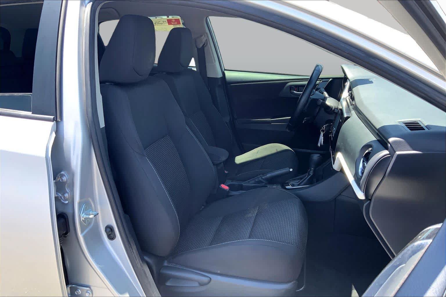 Used 2018 Classic Silver Metallic Toyota  image 9
