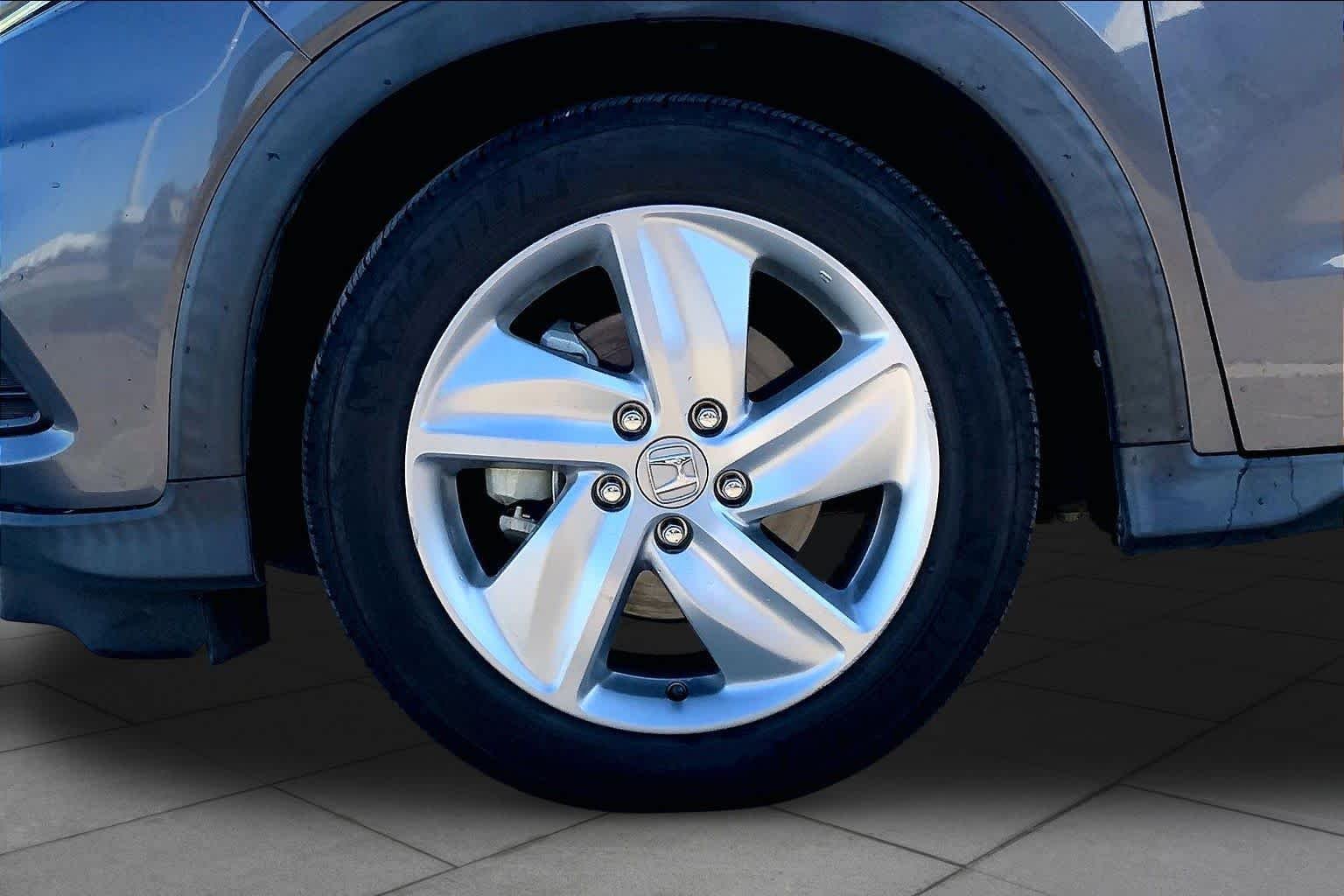 Certified Used 2019 Modern Steel Metallic Honda EX-L image 11